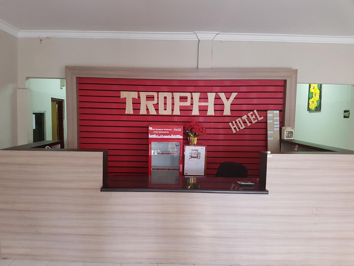 Trophy Hotel Sumbawa Besar Extérieur photo