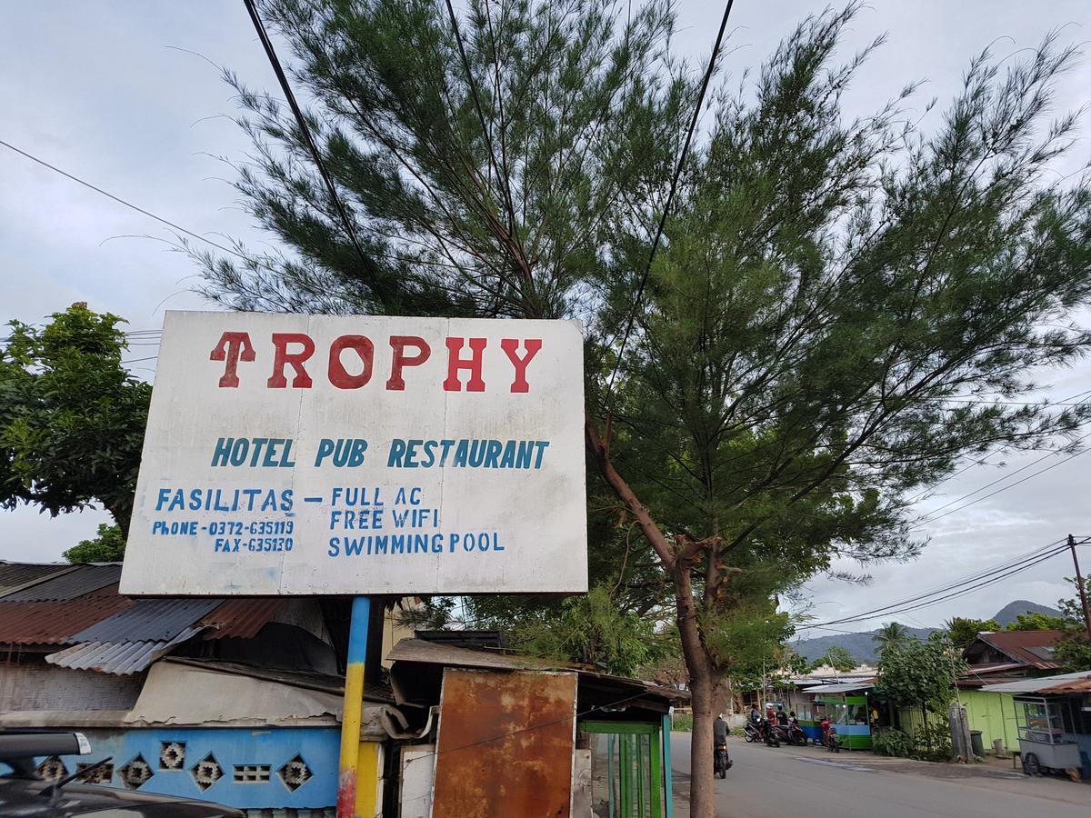 Trophy Hotel Sumbawa Besar Extérieur photo